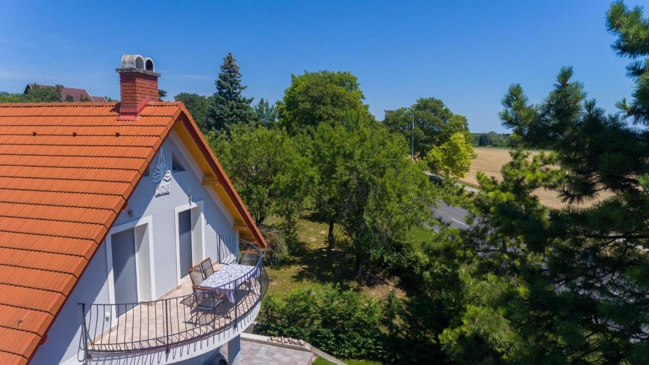 Tulipán vendégház Orvenyes Esterno foto