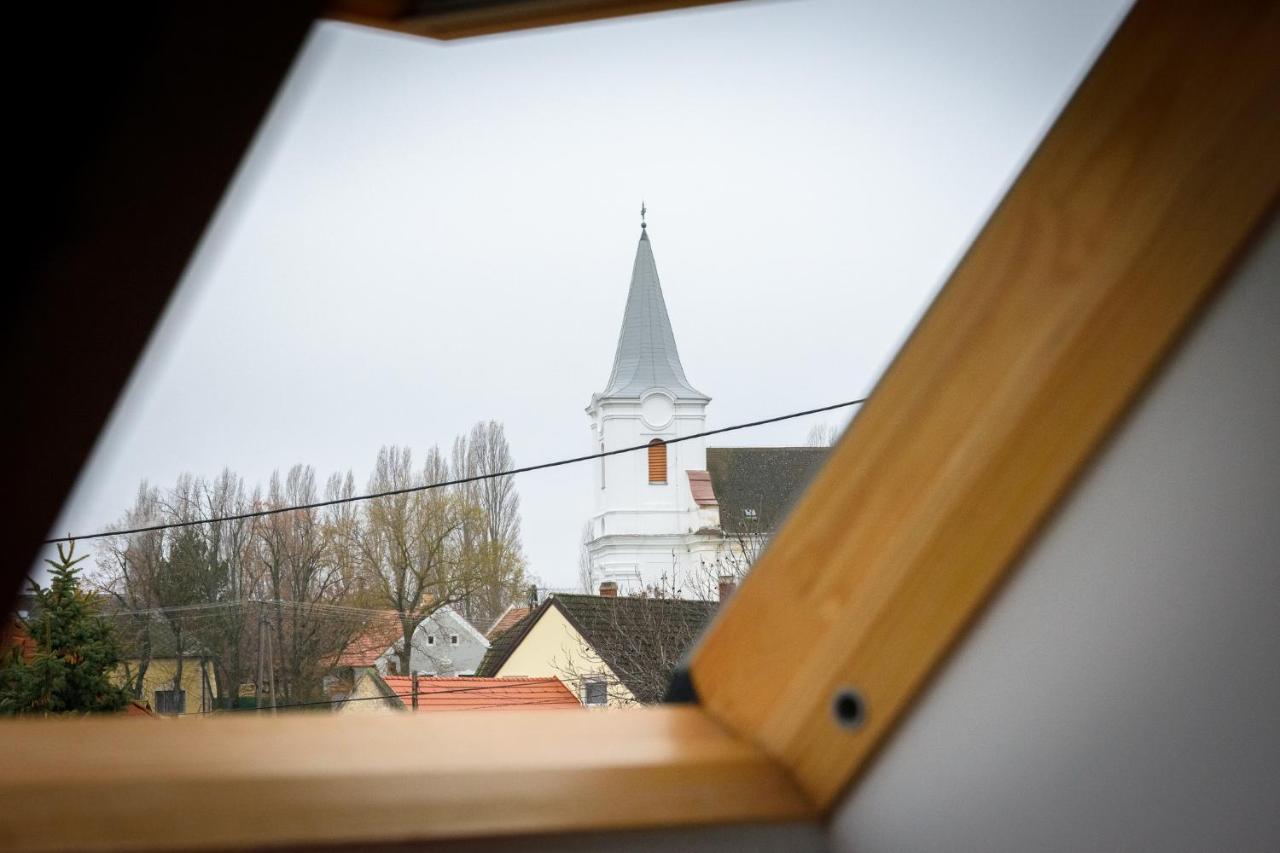 Tulipán vendégház Orvenyes Esterno foto